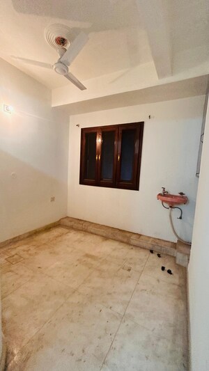Room in 3 BHK Builder Floor at Malviya Nagar – for Rent