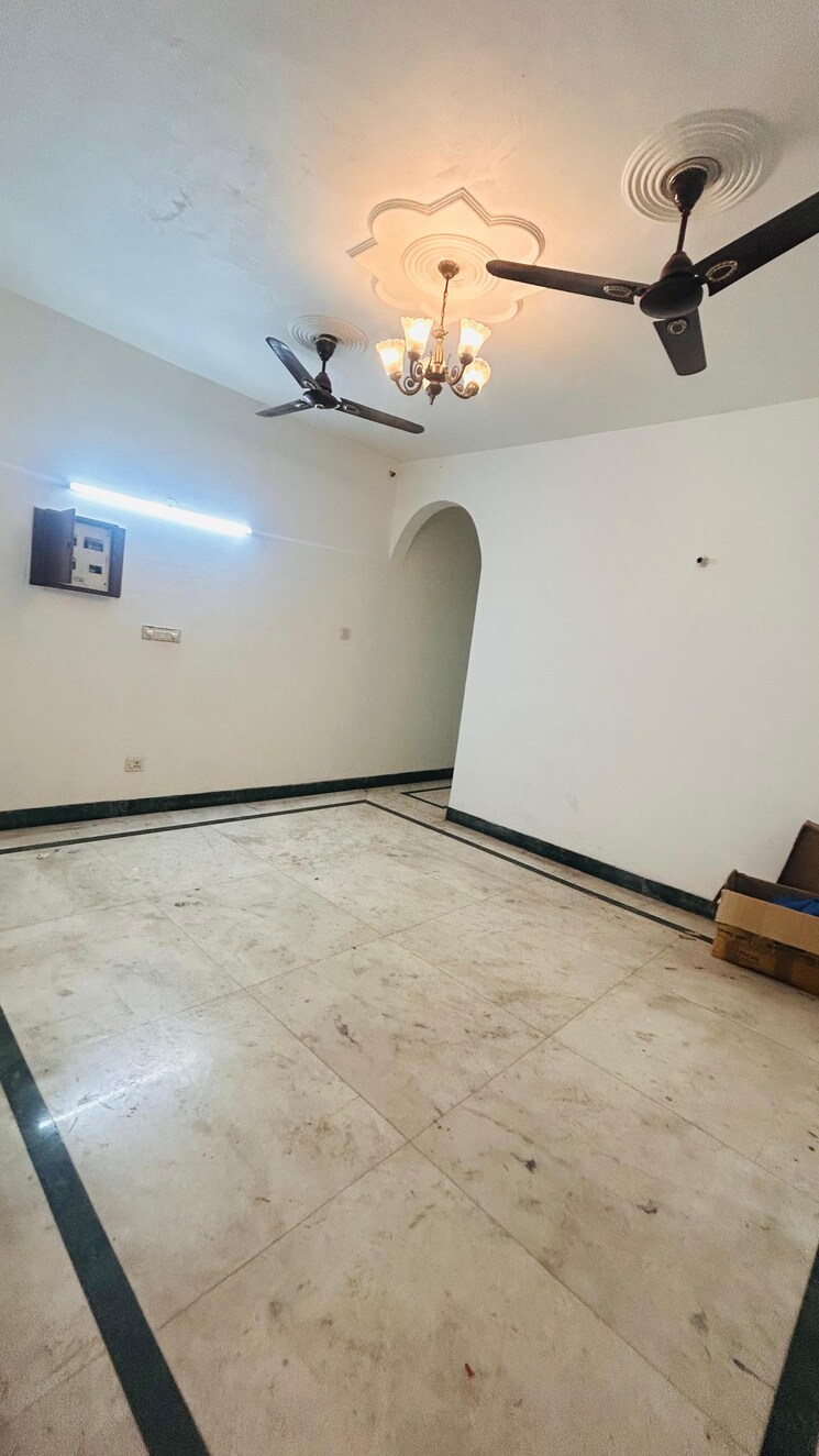 Room, malviya nagar 3 Bedroom 1500 Sq.Ft. Builder Floor In Malviya Nagar Delhi 9710615