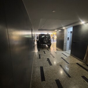 Parking in 3 BHK Builder Floor at Vikas Puri – for Sale