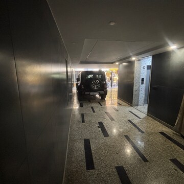 Parking in 3 BHK Builder Floor at Vikas Puri – for Sale