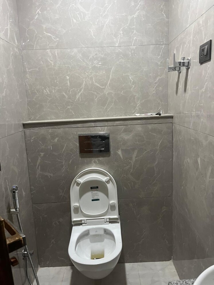 Bathroom, rajinder nagar 3 Bedroom 1200 Sq.Ft. Builder Floor In Rajinder Nagar Delhi 9710752