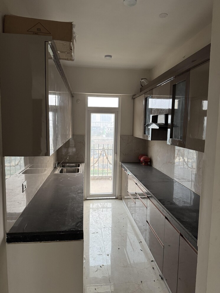 Kitchen, smart-world-gems 3 Bedroom 1423 Sq.Ft. Apartment In Sector 89 Gurgaon 9710747