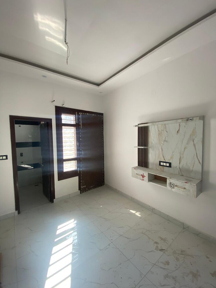 Room, patiala road 4 Bedroom 2400 Sq.Ft. Independent House In Patiala Road Zirakpur 9710932