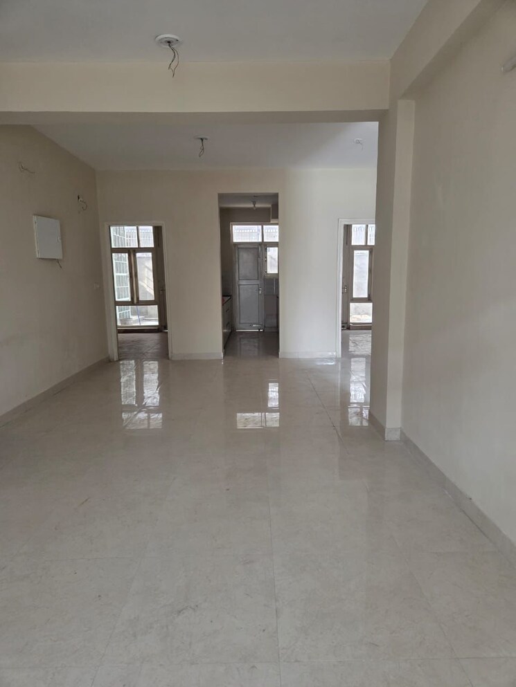 Room, sector 89 3 Bedroom 250 Sq.Yd. Builder Floor In Sector 89 Faridabad 9710814
