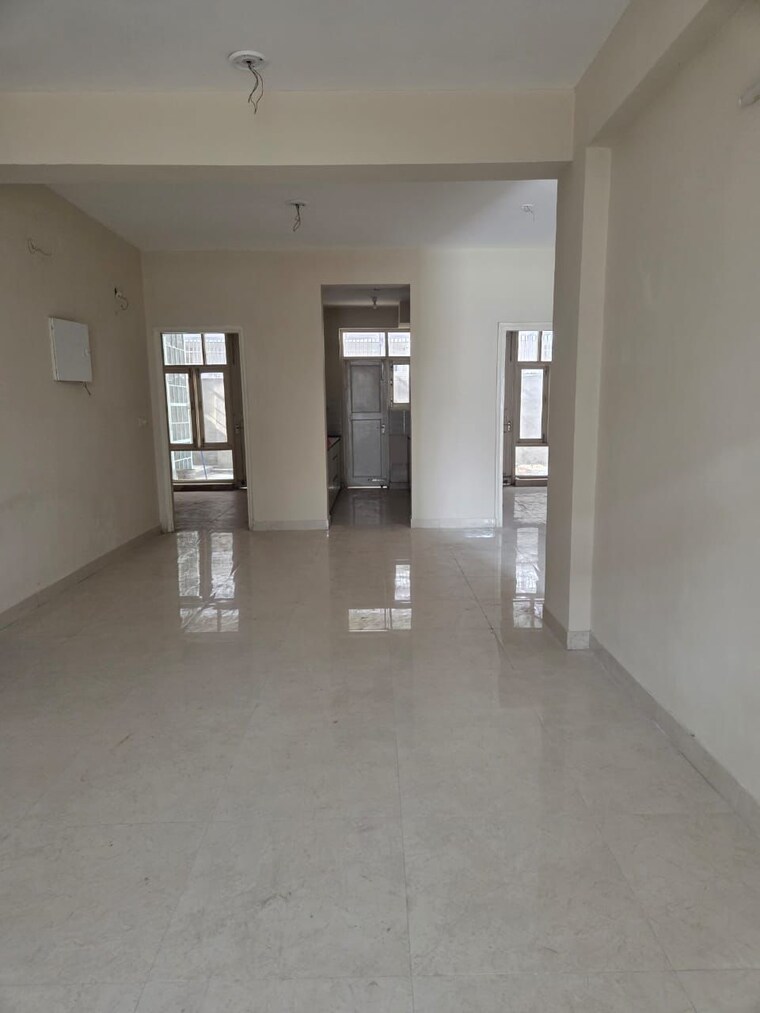Room, sector 89 3 Bedroom 250 Sq.Yd. Builder Floor In Sector 89 Faridabad 9710814