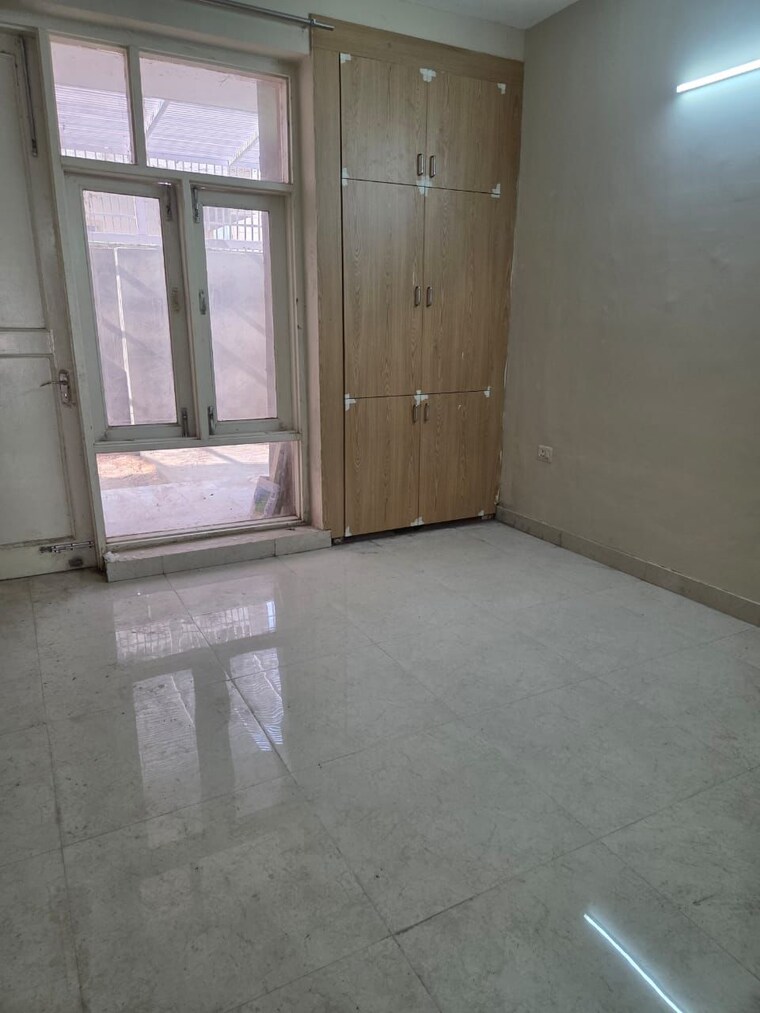 Room, sector 89 3 Bedroom 250 Sq.Yd. Builder Floor In Sector 89 Faridabad 9710814