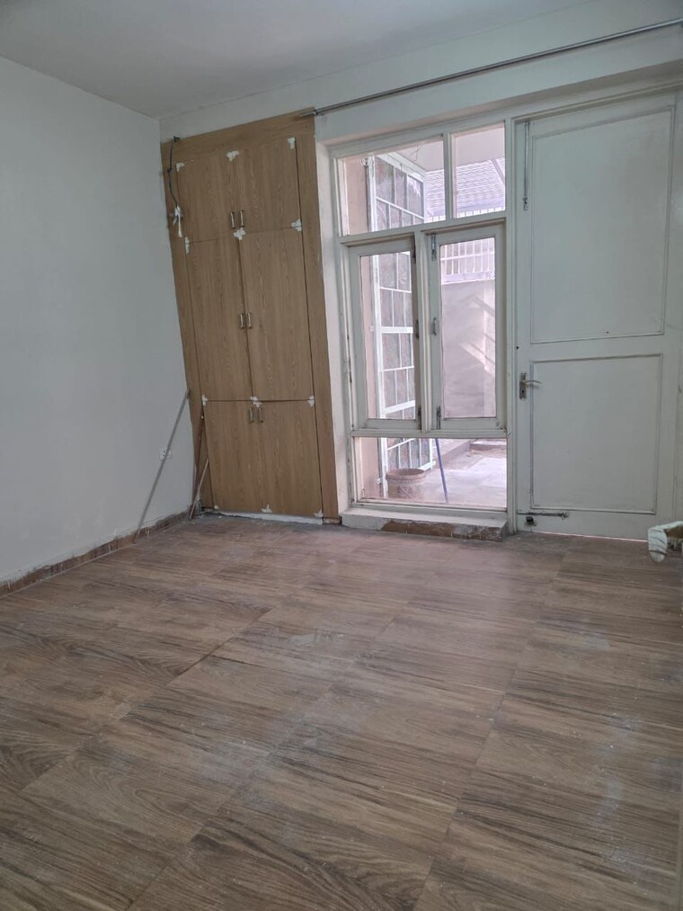 Room, sector 89 3 Bedroom 250 Sq.Yd. Builder Floor In Sector 89 Faridabad 9710814