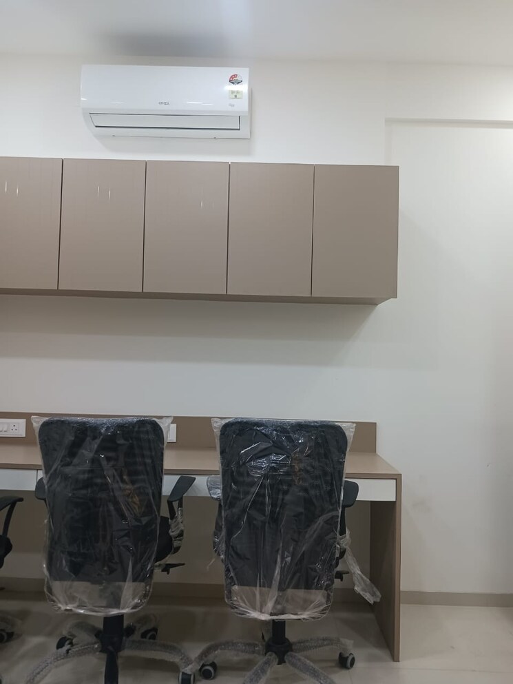 Team Area, mulund west Commercial Office Space 270 Sq.Ft. In Mulund West Mumbai 9710908