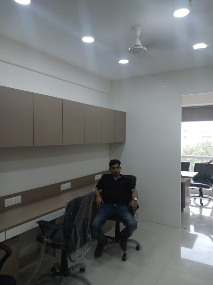  Parking, mulund west Commercial Office Space 270 Sq.Ft. In Mulund West Mumbai 9710908