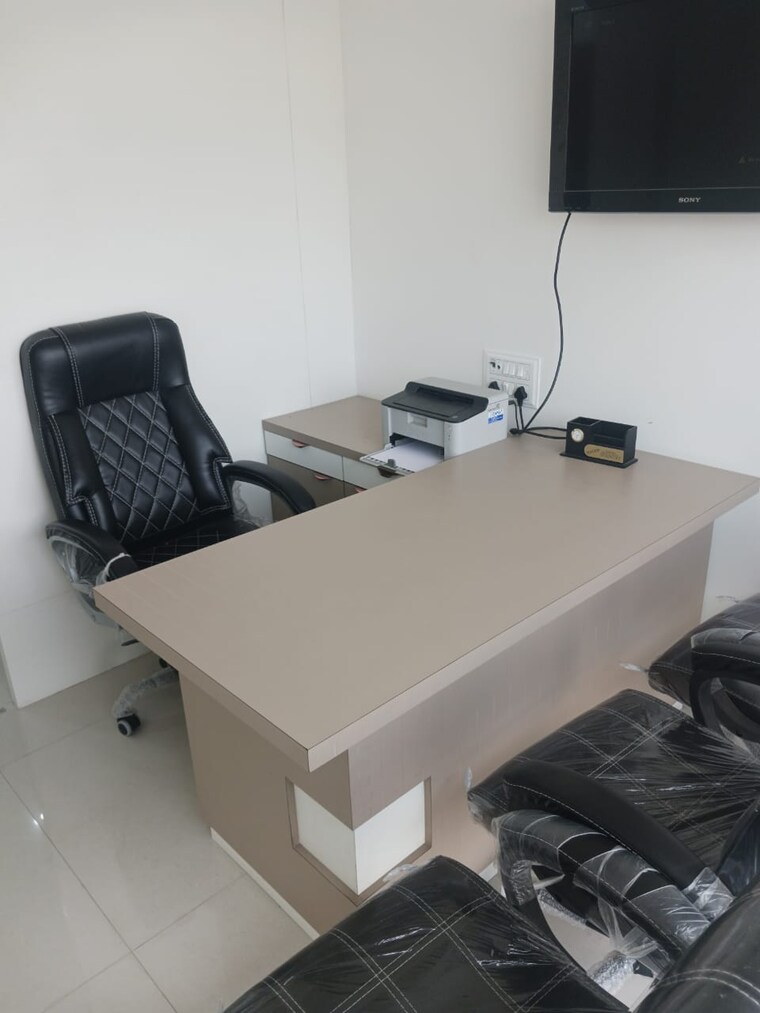 Team Area, mulund west Commercial Office Space 270 Sq.Ft. In Mulund West Mumbai 9710908