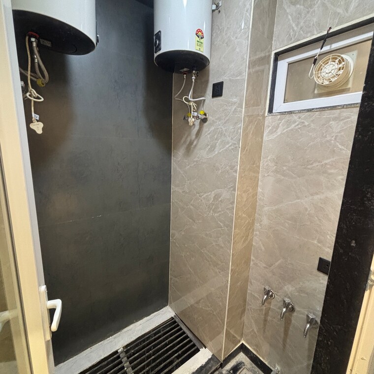 Bathroom, vikas puri 3 Bedroom 1180 Sq.Ft. Builder Floor In Vikas Puri Delhi 9710994