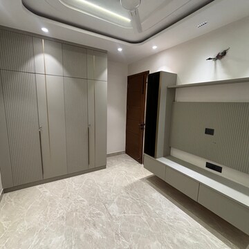 Room in 3 BHK Builder Floor at Vikas Puri – for Sale