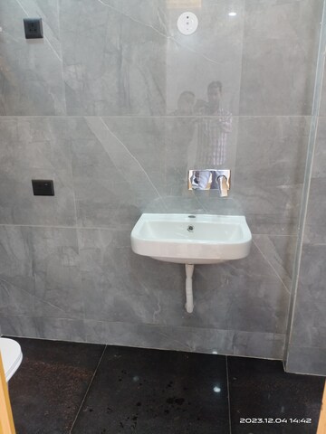 Bathroom in 1 BHK Builder Floor at Vasant Kunj – for Rent