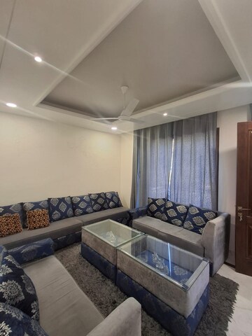Living Room in 3 BHK Apartment at Sector 46 – for Rent