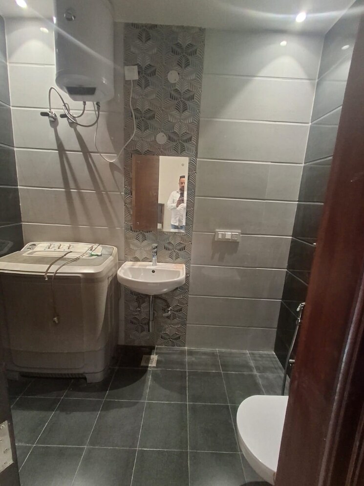 Bathroom, sector 46 3 Bedroom 1700 Sq.Ft. Apartment In Sector 46 Chandigarh 9711039