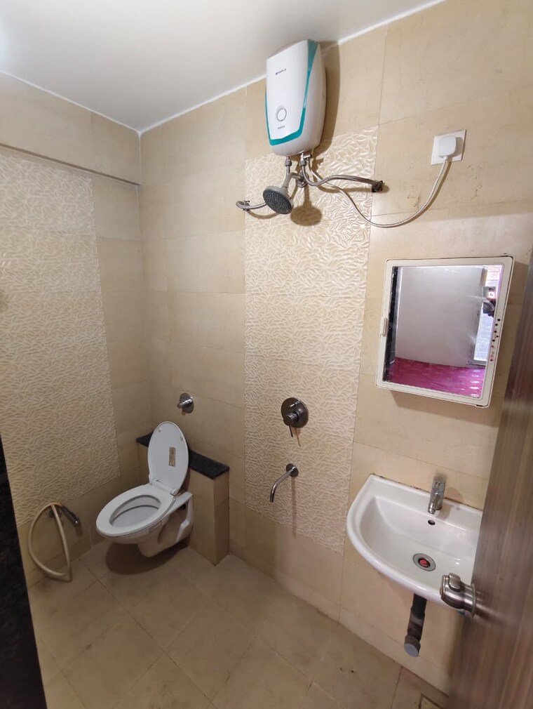 Bathroom, geeta-gold-floristaa 2 Bedroom 1000 Sq.Ft. Apartment In Kharadi Pune 9711026