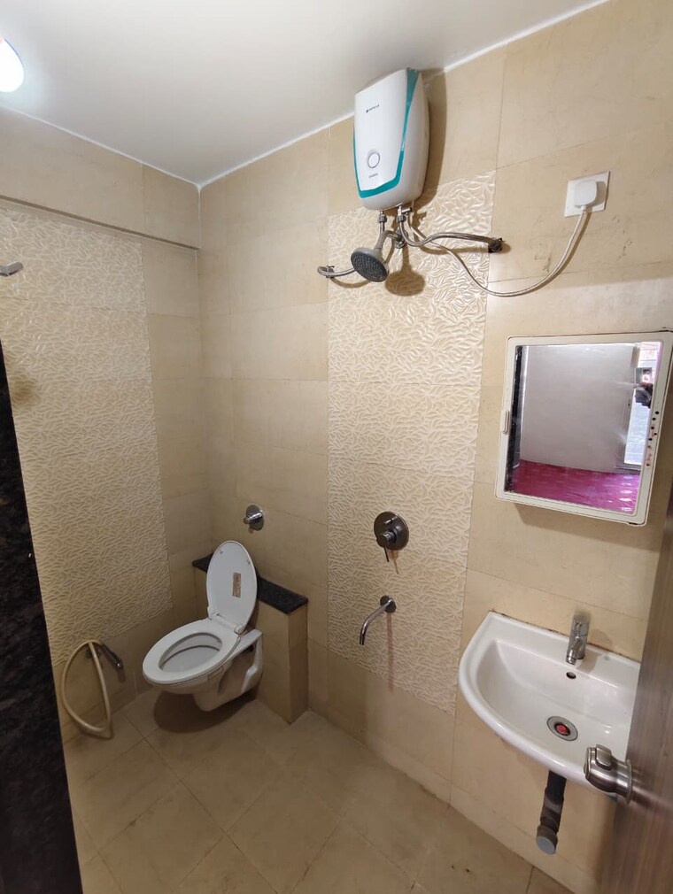Bathroom, geeta-gold-floristaa 2 Bedroom 1000 Sq.Ft. Apartment In Kharadi Pune 9711026