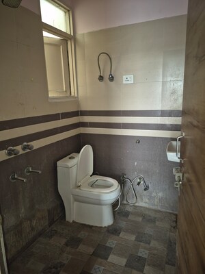 Bathroom in 1.5 BHK Builder Floor at Mayur Vihar – for Rent