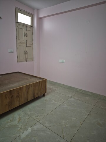 Room in 1.5 BHK Builder Floor at Mayur Vihar – for Rent