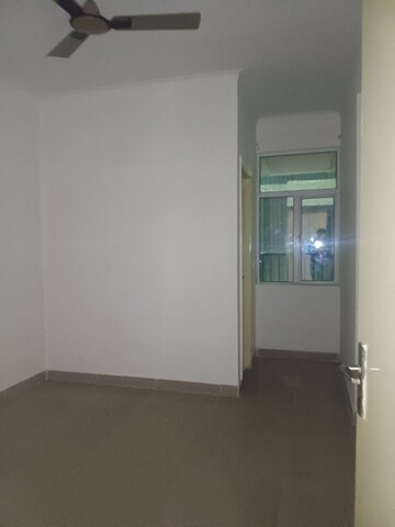 Room in 3 BHK Apartment at Gaur City 2 - 11th Avenue, Sector 16c Greater Noida – for Rent