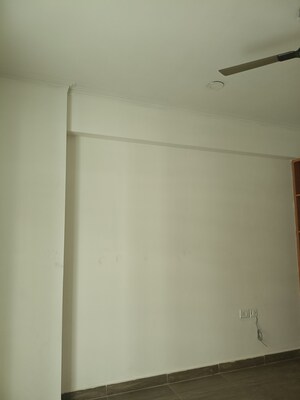 Room in 3 BHK Apartment at Gaur City 2 - 11th Avenue, Sector 16c Greater Noida – for Rent