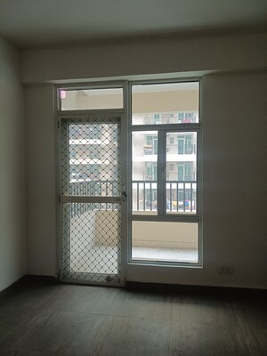 Room in 3 BHK Apartment at Gaur City 2 - 11th Avenue, Sector 16c Greater Noida – for Rent