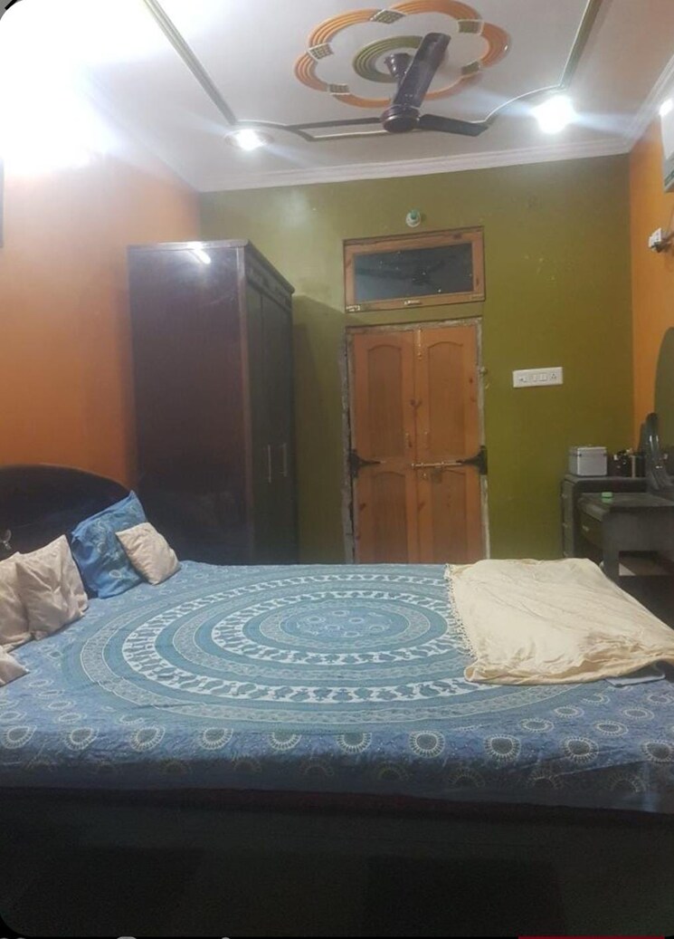 Room, vibhuti khand Pg For Boys & Girls In Vibhuti Khand 9711220