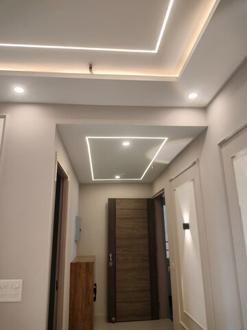 Building Lobby in 3 BHK Apartment at Gaur City 2 - 12th Avenue, Sector 16c Greater Noida – for Rent