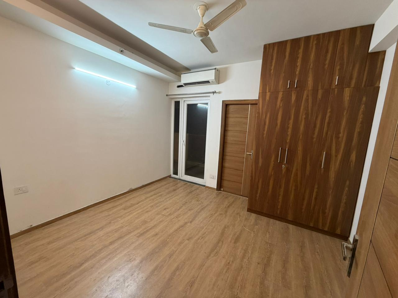 3 BHK + Servant Room 1704 Sq.Ft. Apartment in Tulip Yellow