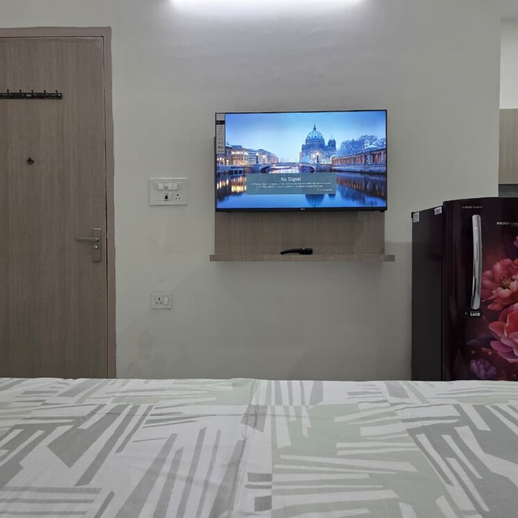 Bedroom, sector 56 1 RK 350 Sq.Ft. Apartment In Sector 56 Gurgaon 9711434