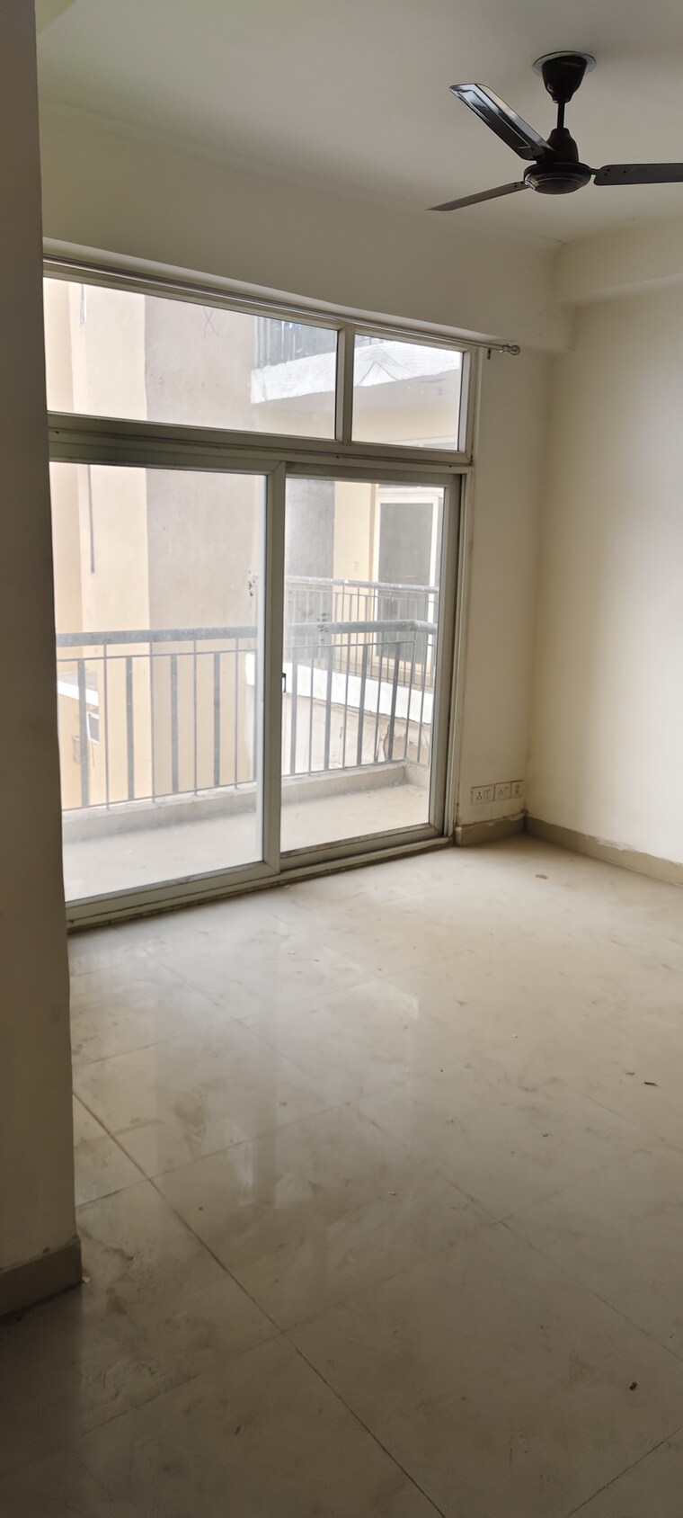 Room, amrapali-platinum 3 Bedroom 1495 Sq.Ft. Apartment In Sector 119 Noida 9711399