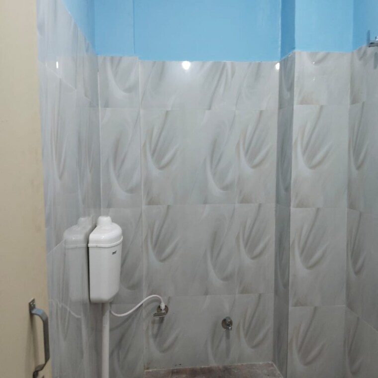Bathroom, gomti nagar Pg For Girls In Gomti Nagar 9711478