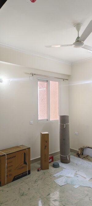 Furnished Amenities in 3 BHK Apartment at Amrapali Platinum, Sector 119 – for Rent