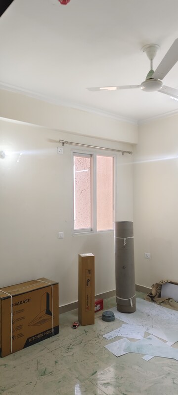 Furnished Amenities in 3 BHK Apartment at Amrapali Platinum, Sector 119 – for Rent