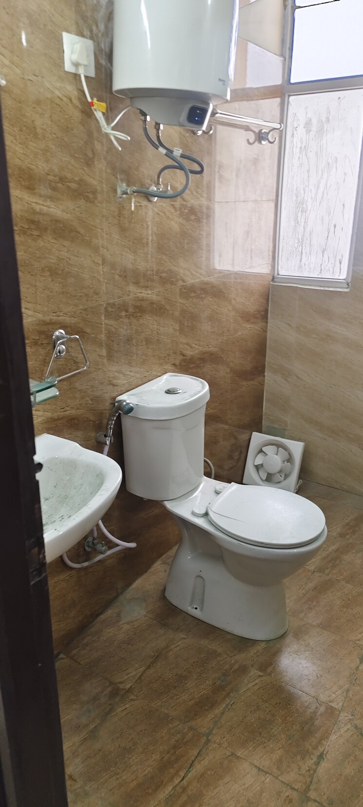 Bathroom, amrapali-platinum 3 Bedroom 1775 Sq.Ft. Apartment In Sector 119 Noida 9711545