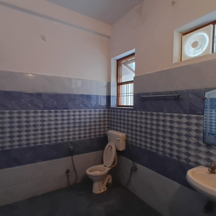 Bathroom, gomti nagar Pg For Girls In Gomti Nagar 9711594