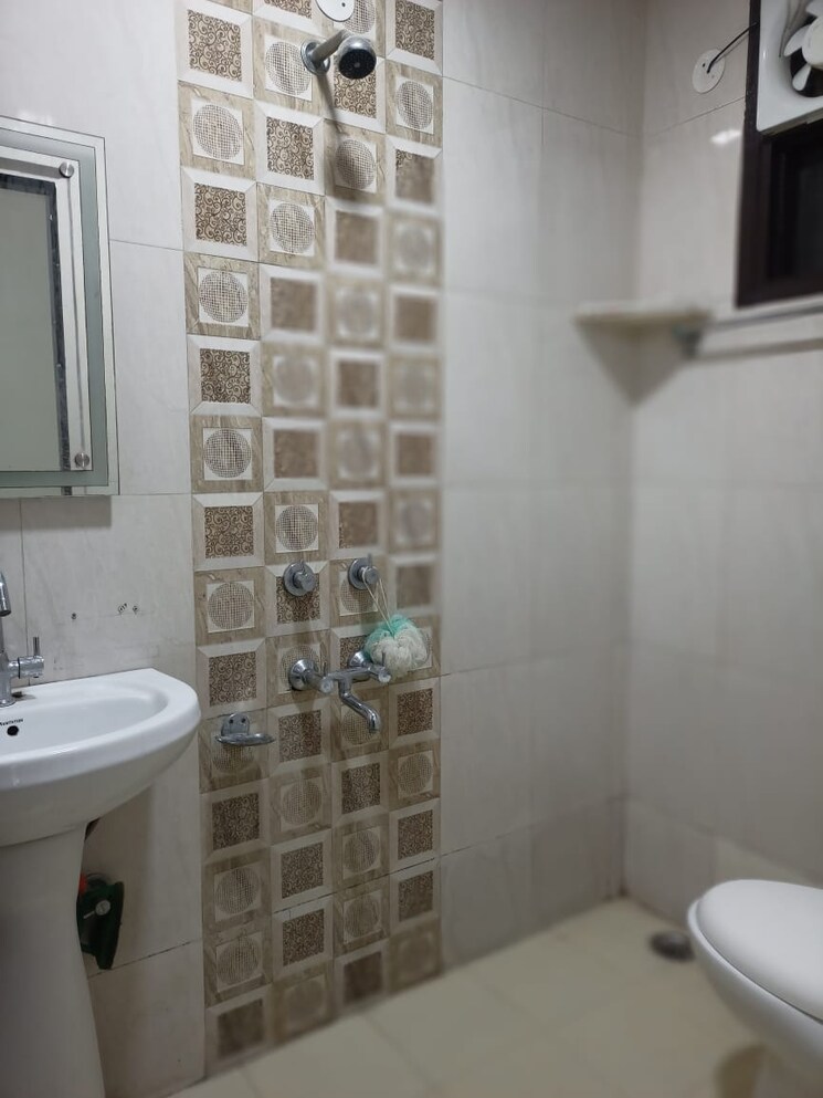 Bathroom, malviya nagar 1 Bedroom 450 Sq.Ft. Builder Floor In Malviya Nagar Delhi 9711883