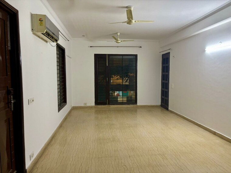 Room, sector 7 2 Bedroom 1205 Sq.Ft. Independent House In Sector 7 Gurgaon 9711927