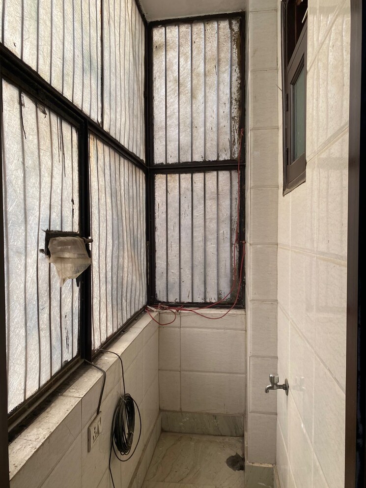 Balcony, paschim vihar 2 Bedroom 854 Sq.Ft. Builder Floor In Paschim Vihar Delhi 9712262