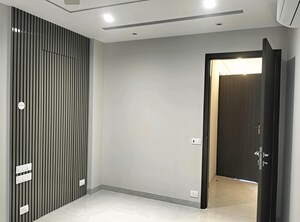 Room in 3 BHK Apartment at CS Roseate 63, Sector 63a – for Rent