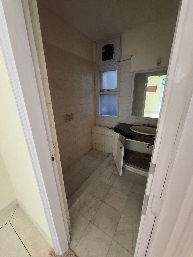 Bathroom, kohli-one-malibu-town 3 Bedroom 275 Sq.Yd. Apartment In Sector 47 Gurgaon 9712073