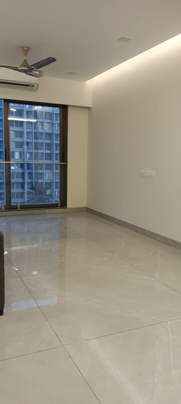 Room in 3 BHK Apartment at Hubtown Ruby, Andheri West – for Rent