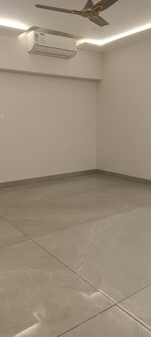 Room in 3 BHK Apartment at Hubtown Ruby, Andheri West – for Rent