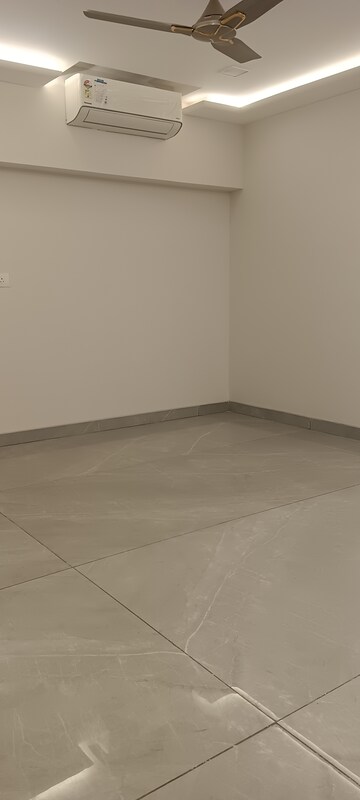 Room in 3 BHK Apartment at Hubtown Ruby, Andheri West – for Rent