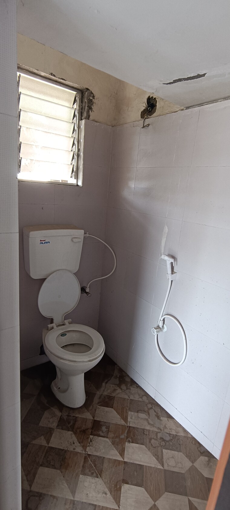 Bathroom, kaikhali 2 Bedroom 850 Sq.Ft. Apartment In Kaikhali Kolkata 9712161