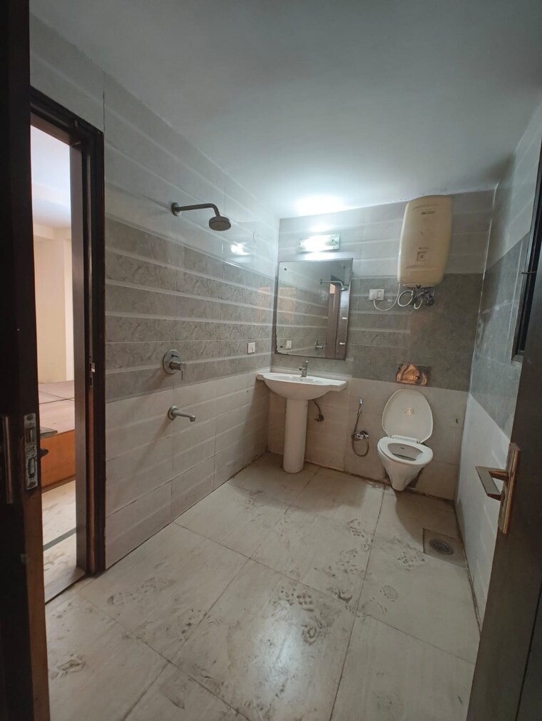 Bathroom, saket 3 Bedroom 1200 Sq.Ft. Builder Floor In Saket Delhi 9712241