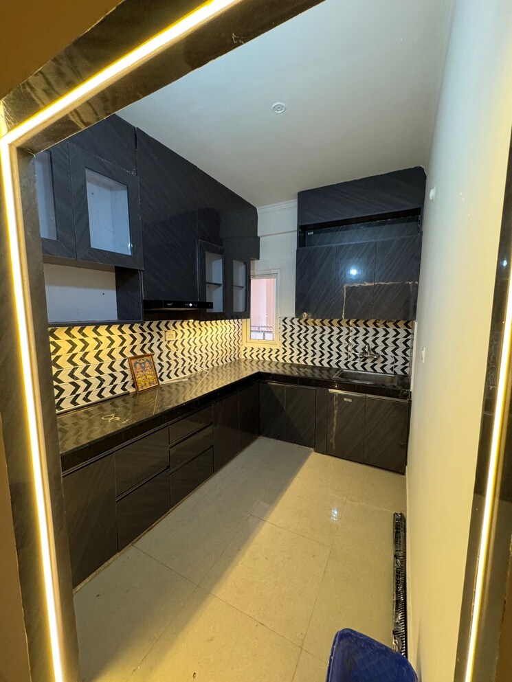 Kitchen, aarohan-crystal-flora-apartments 3 Bedroom 1800 Sq.Ft. Apartment In Lalbagh Lucknow 9712249