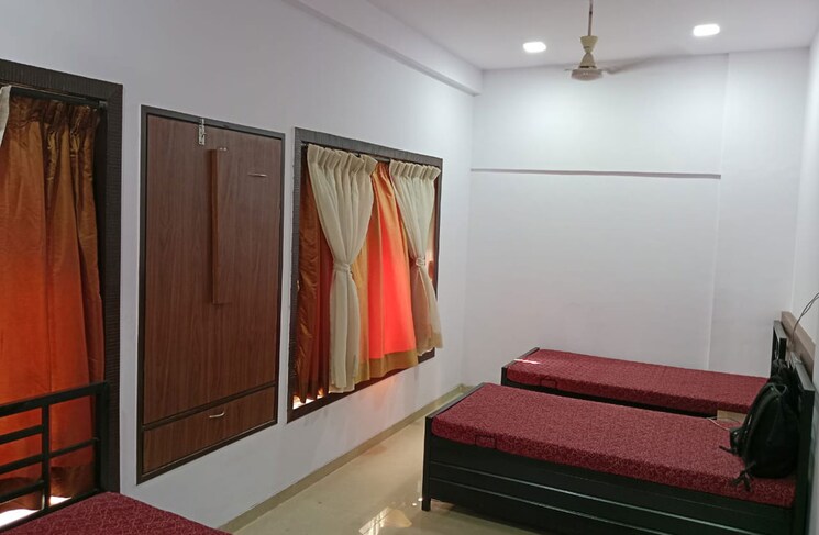 Bedroom, khar east Pg For Boys In Khar East 9712302