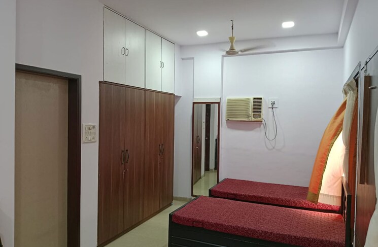 Room, khar east Pg For Boys In Khar East 9712302