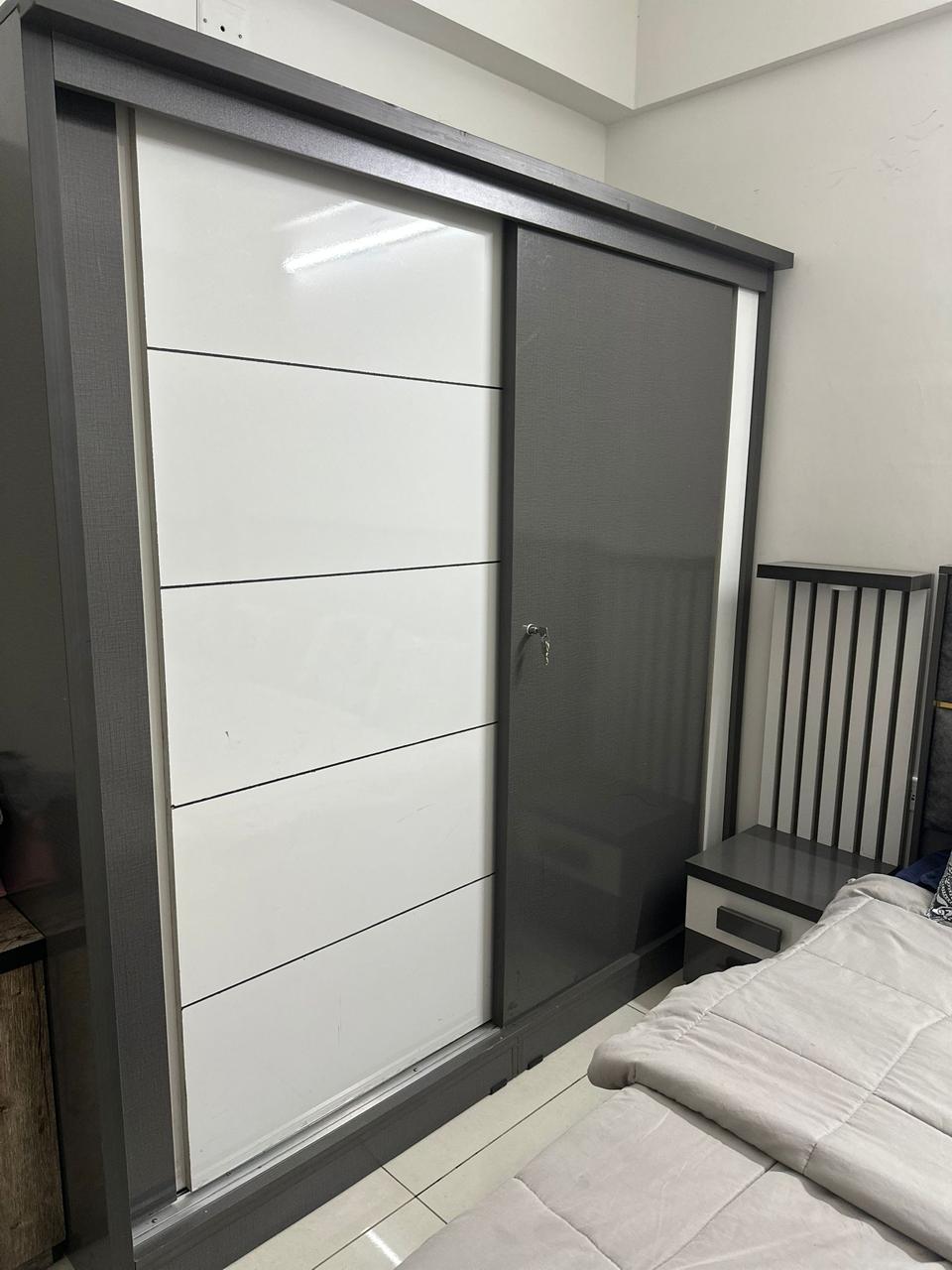 Room in 4 BHK Apartment at Shela – for Rent